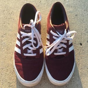 Adidas tennis shoe. Only worn a few times